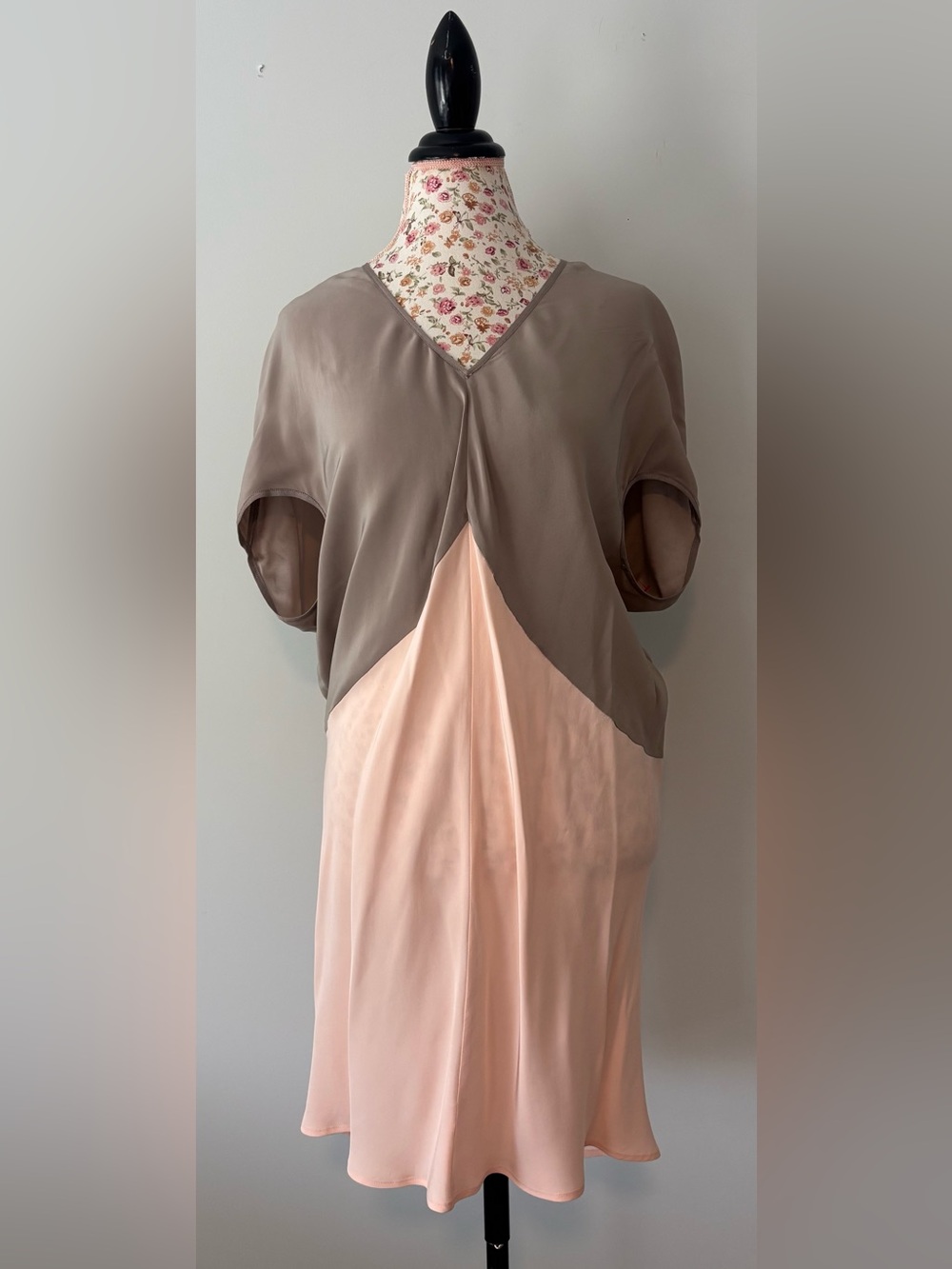 Marie Oliver Two-Tone Neutral Gray and Light Pink Silk Pullover Dress — Size XS